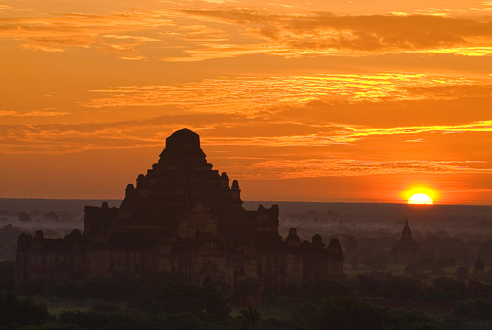 Sunrise over the temples of Bagan, Myanmar, Southeast Asia