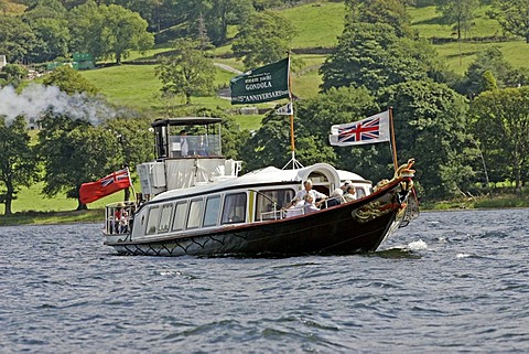 Coniston, GBR, 21. Aug. 2005 - Steam yacht GONDOLA on Coniston Water in the Lake District.