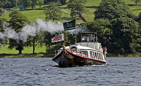 Coniston, GBR, 21. Aug. 2005 - Steam yacht GONDOLA on Coniston Water in the Lake District.