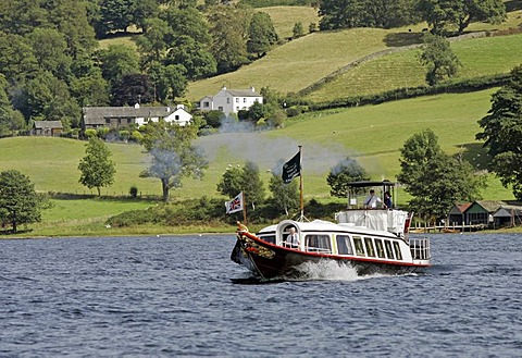 Coniston, GBR, 21. Aug. 2005 - Steam yacht GONDOLA on Coniston Water in the Lake District.