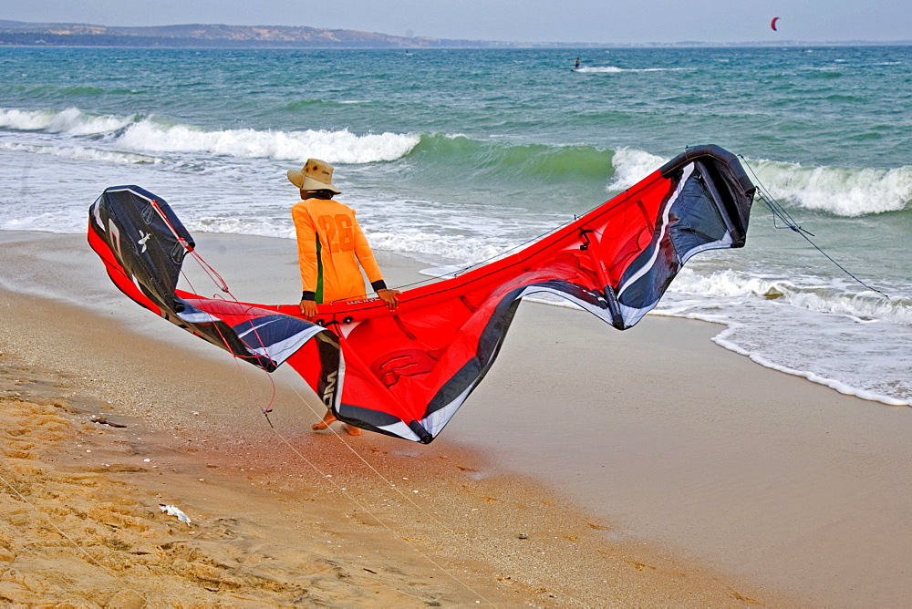 Kitesurfer, beach of Mui Ne, Vietnam, Asia