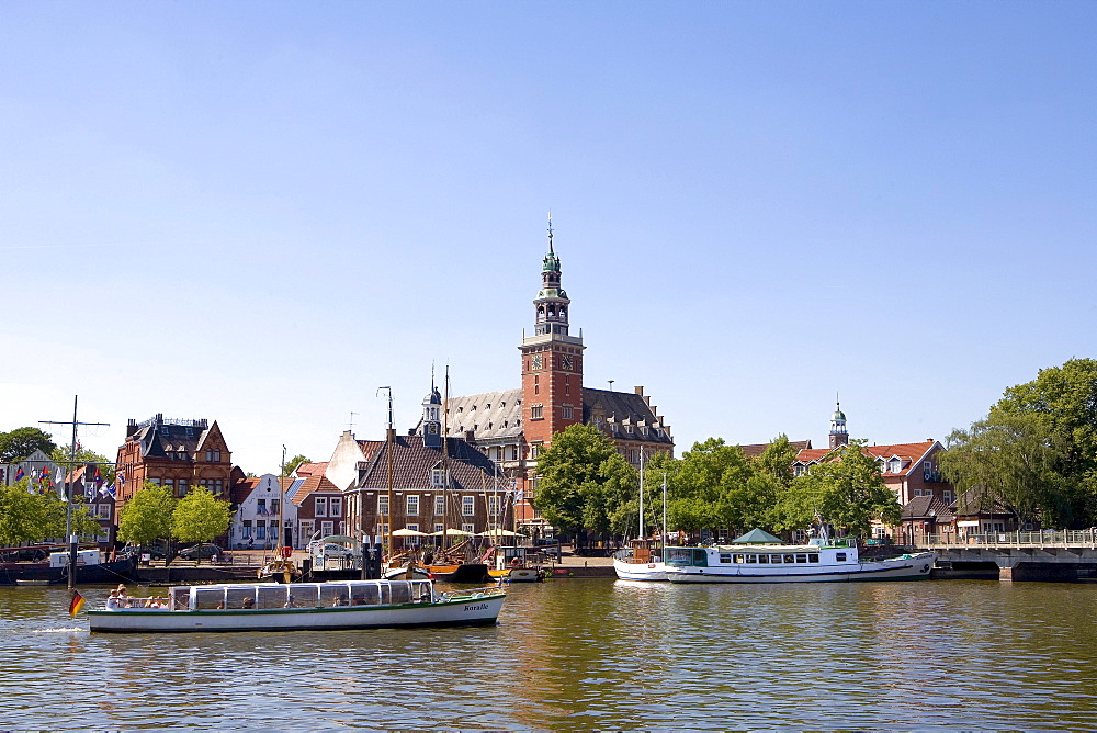 Ship in the port, City Hall and City Weigh House, Leer, East Frisia, Lower Saxony, Germany, Europe