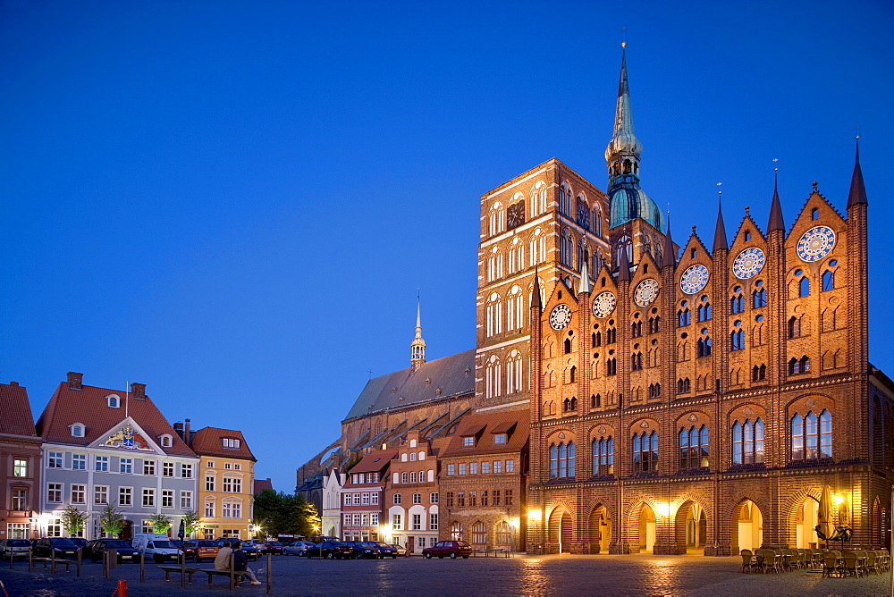 Illuminated Nikolaikirche Church and city hall, Alter Markt Square, Stralsund, Baltic Sea, Mecklenburg-Western Pomerania, Germany, Europe