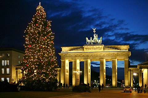 Brandenburger Tor Brandenburg gate with Quadriga with christmas tree Berlin Germany