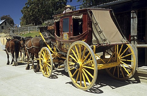 Old stage coach on mainstreet of Sovereign Hill, Ballarat, Victorian Goldfields, Victoria, AUS