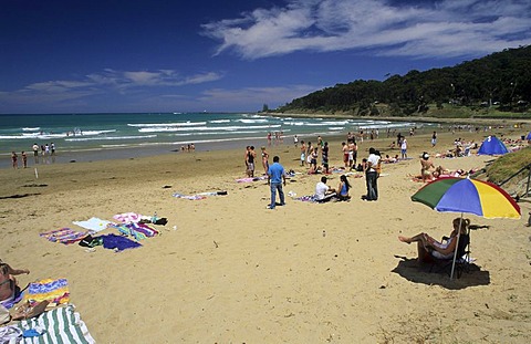 People on the beach of Lorne, Great Ocean Road, Victoria, AUS