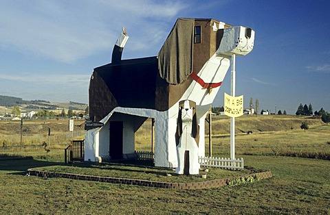 Unusual Bed & Breakfast at Dog Bark Park, Cottonwood, Idaho, USA