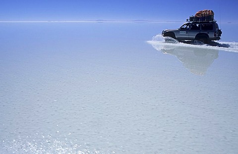 Fourwheeldrive vehicle driving over Salar de Uyuni, Bolivia