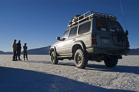 Fourwheeldrive vehicle with tourists on the Salar de Uyuni, Bolivia