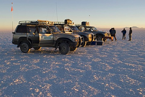 Fourwheeldrive vehicle with tourists on the Salar de Uyuni, Bolivia