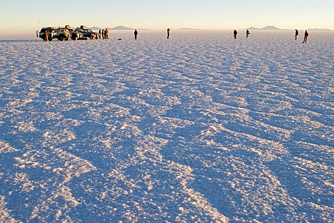 Fourwheeldrive vehicle with tourists on the Salar de Uyuni, Bolivia