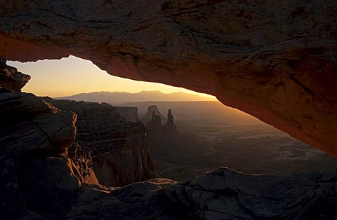 Mesa Arch at sunrise, Canyonlands National Park, Utah, USA