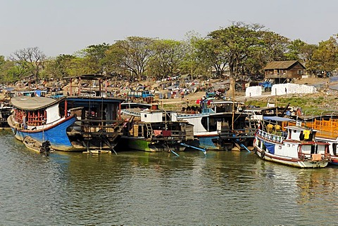 Boats in the harbour of Mandalay, Irrawaddy river, Myanmar