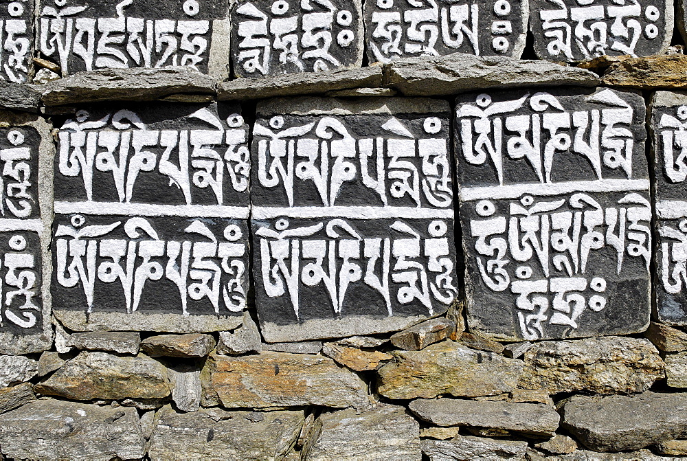 Painted Mani wall, Mani stone, Dudh Kosi valley, Solukhumbu, Khumbu, Sagarmatha National Park, Nepal