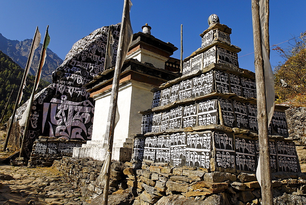 Painted Mani wall, Mani stone, Dudh Kosi valley, Solukhumbu, Khumbu, Sagarmatha National Park, Nepal