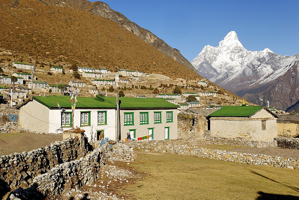 Sherpa village Khumjung with Ama Dablam (6856), Sagarmatha National Park, Khumbu, Nepal