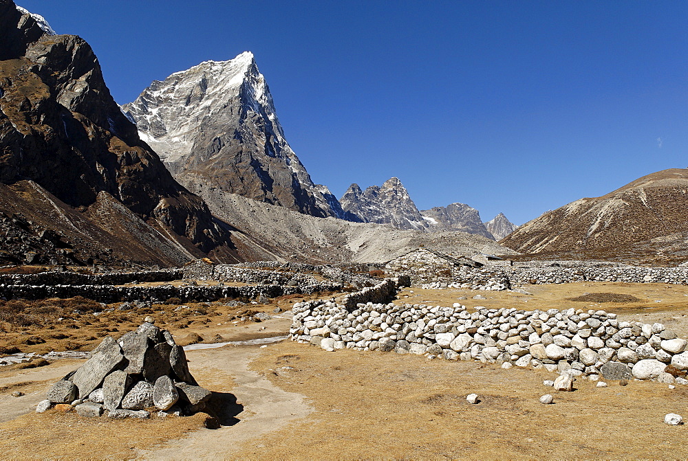 Lobuche Khola valley with Arakamtse (6423), Khumbu Himal, Sagarmatha National Park, Nepal