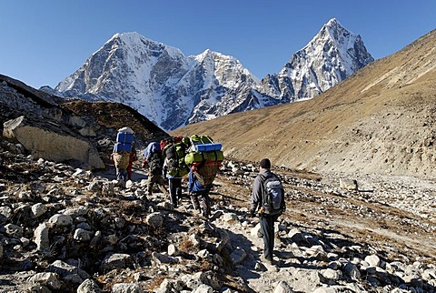 Khumbu glacier moraine with Taboche (6367), Cholatse (6335) and Arakamtse (6423), Khumbu Himal, Sagarmatha National Park, Nepal