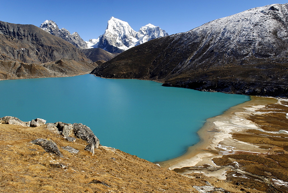 View from Gokyo lake (Dudh Pokhari) over Ngozumpa Glacier towards Arakamtse (6423) und Cholatse (6335), Sagarmatha National Park, Khumbu Himal, Nepal