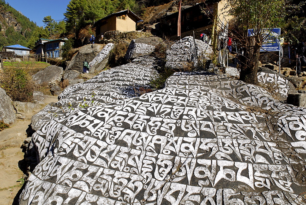 Mani wall, Mani stone, at Monjo, Dudh Kosi valley, Solukhumbu, Khumbu, Sagarmatha National Park, Nepal