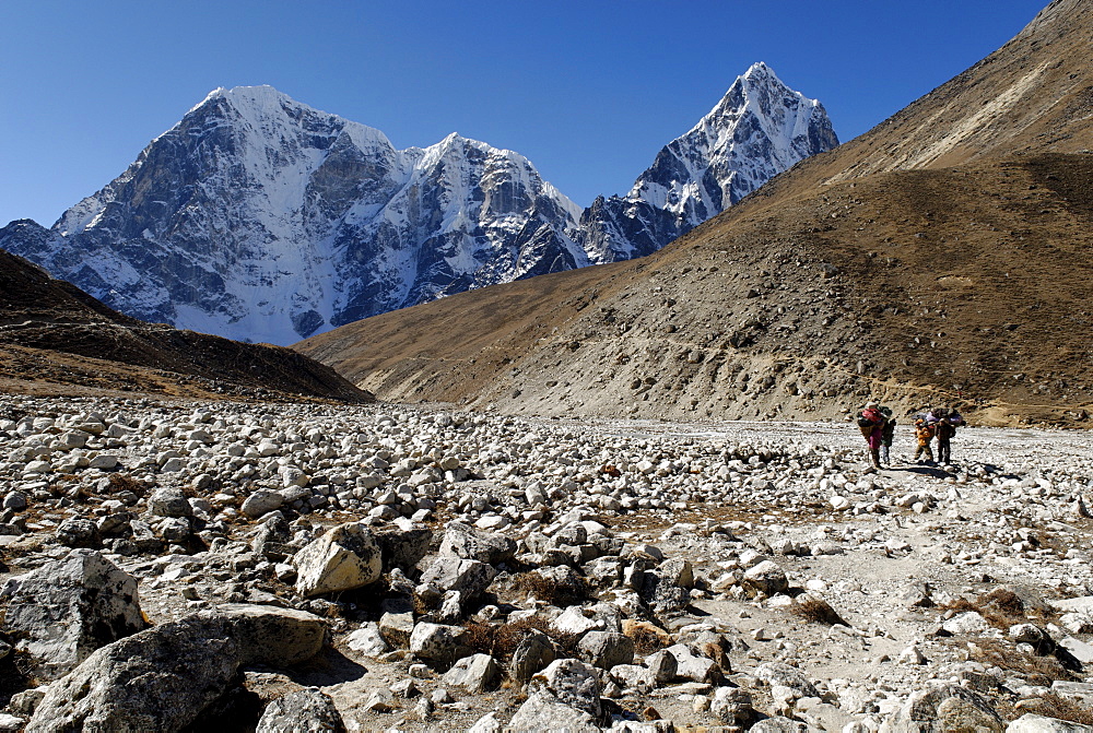 Khumbu glacier moraine with Cholatse (6335) and Arakamtse (6423), Khumbu Himal, Sagarmatha National Park, Nepal