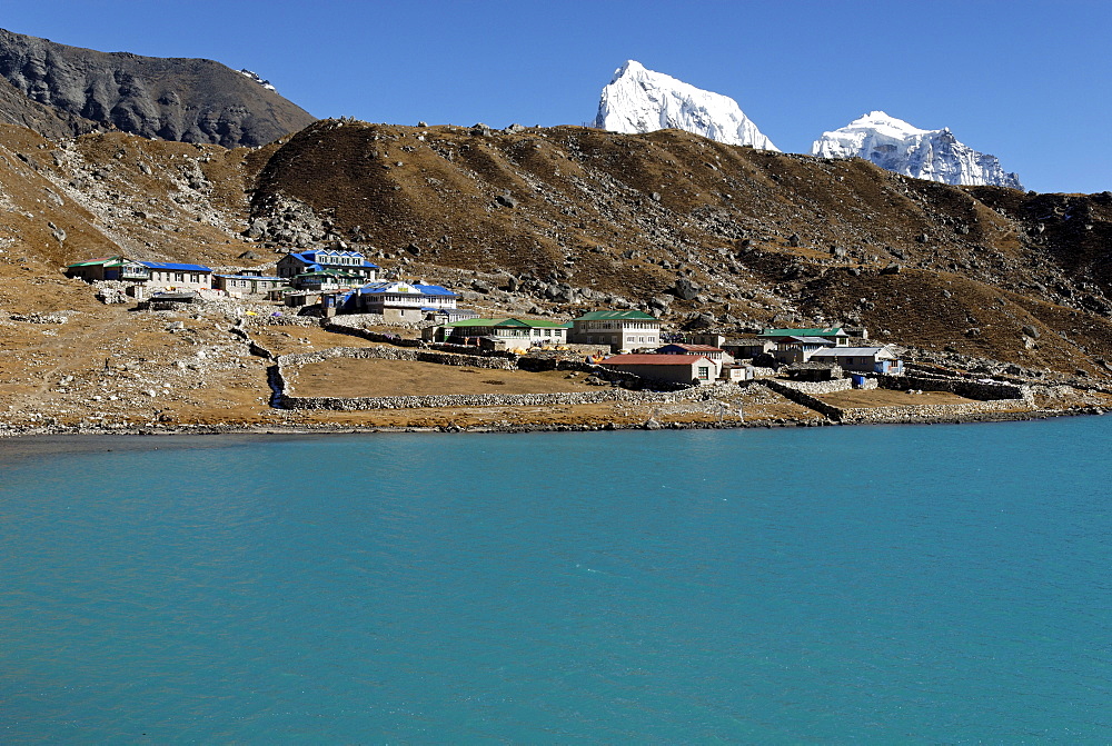 View from Gokyo lake (Dudh Pokhari) over Ngozumpa Glacier towards Arakamtse (6423) und Cholatse (6335), Sagarmatha National Park, Khumbu Himal, Nepal