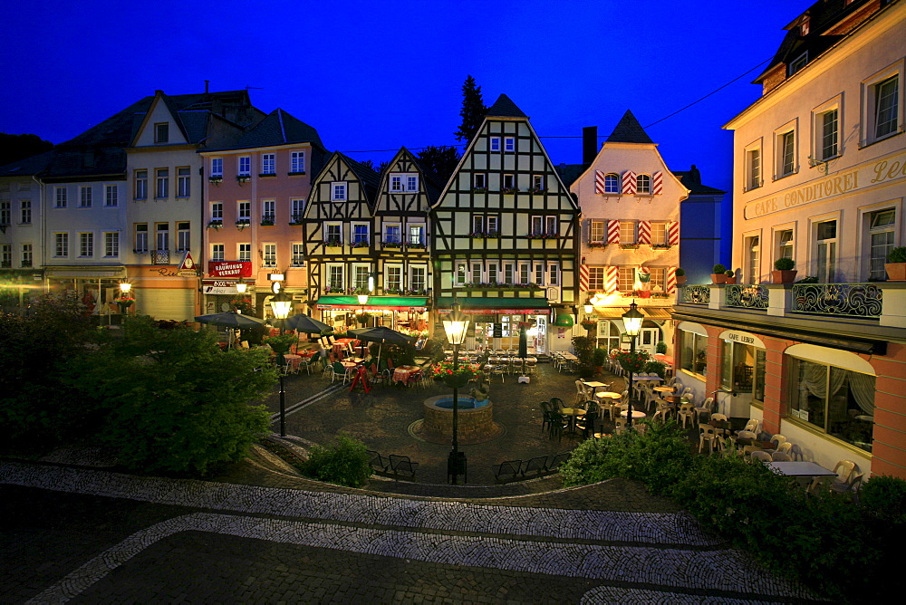 Burg Linz Castle Square, the archbishop's Castle, with a view of Rheinstrasse Street and Muehlgasse Alley, Linz am Rhein, Rheinland-Palatinate, Germany, Europe