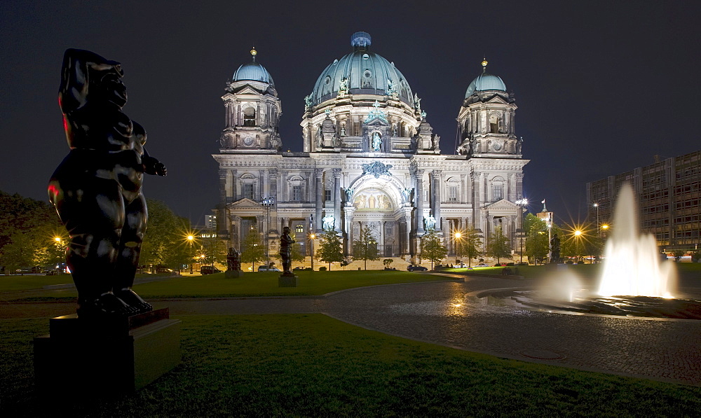 Fernando Botero bronze sculpture in front of Berlin Cathedral and the Lustgarten ("Pleasure Garden"), Berlin, Germany, Europe