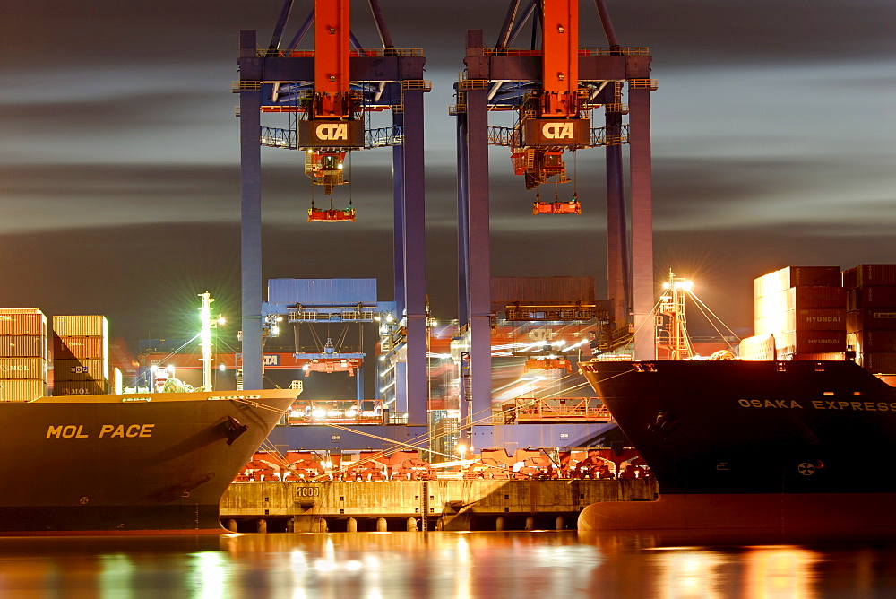 Container ships at the container terminal Altenwerder, Hamburg, Germany