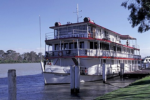 Proud Mary paddle wheel steamer Mannum Australia