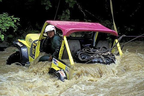 Rescue of an offraod vehicle out of a river at a rallye