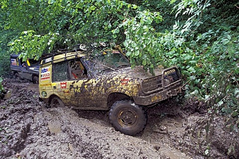 Offroad vehicle in mud