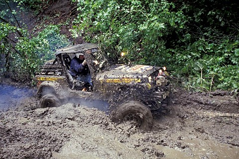 Offroad vehicle in mud