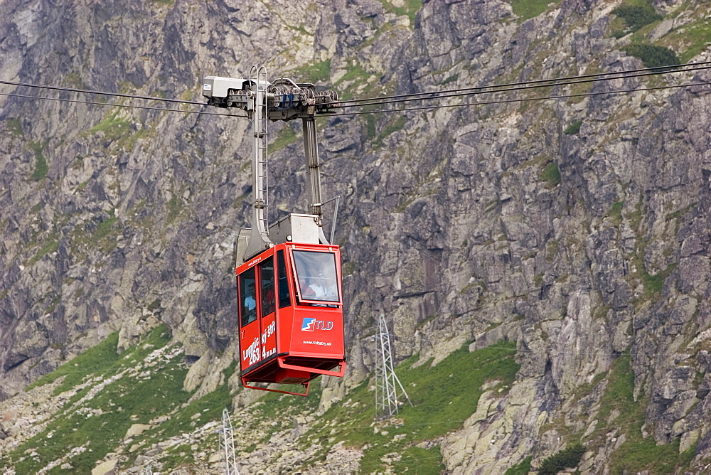 Ropeway from Skalnate pleso station to the summit of the Lomnick? oetit mountain, Slowakia