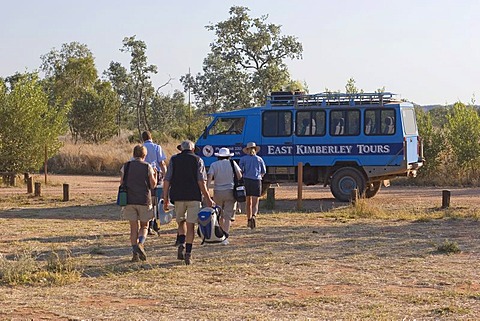 Tourist group, four-wheel drive, East Kimberley Tours, Purnululu National Park, Kimberley, Western Australia, WA, Australia