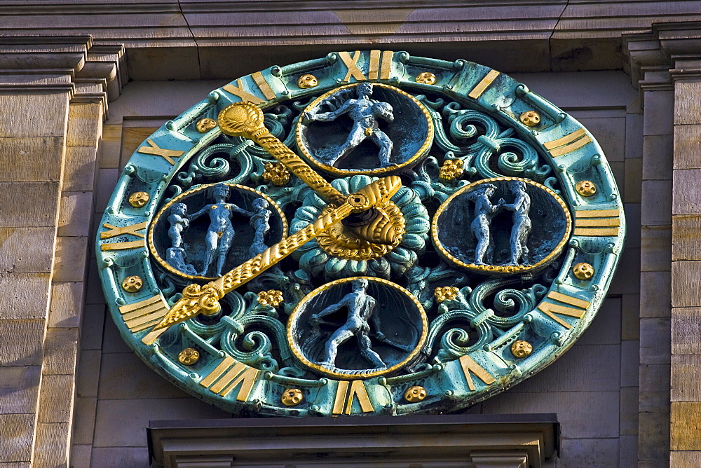 Clock, Handelskammer (Chamber of Commerce) building in Hamburg, Germany, Europe