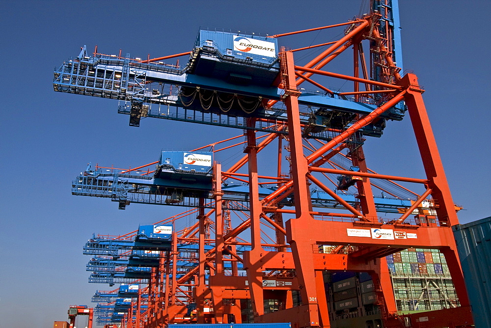 Container ships loading equipment at the Eurokai container terminal, Hamburg Harbour, Germany, Europe