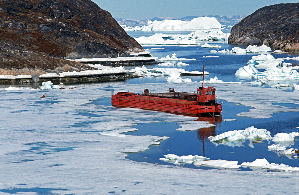 Ship-graveyard, Disko Bay, Ilulissat, Greenland, Danmark