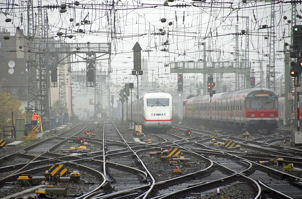 ICE 2 entering the main station Cologne, fog, North Rhine-Westphalia, Germany