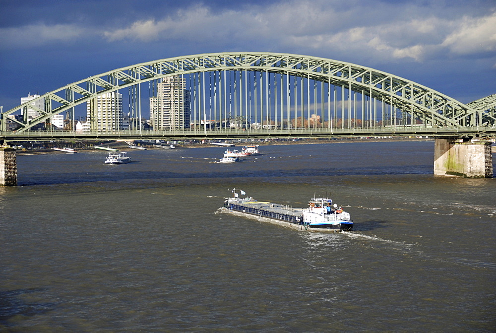 Rhine and Hohenzollern bridge, Cologne, North Rhine-Westphalia, Germany