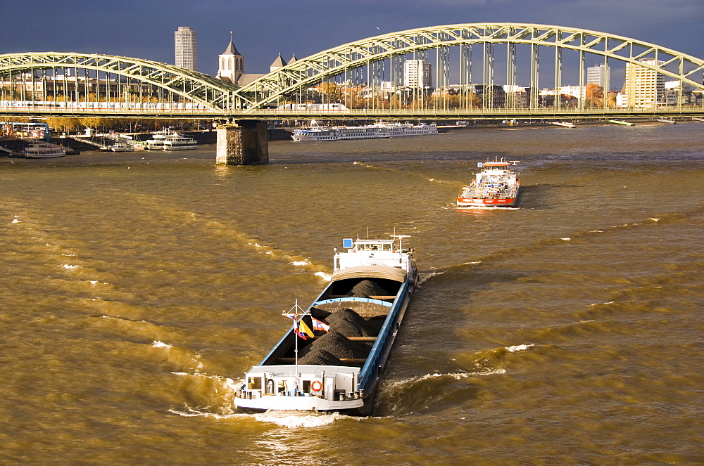 Rhine and Hohenzollern bridge, Cologne, North Rhine-Westphalia, Germany