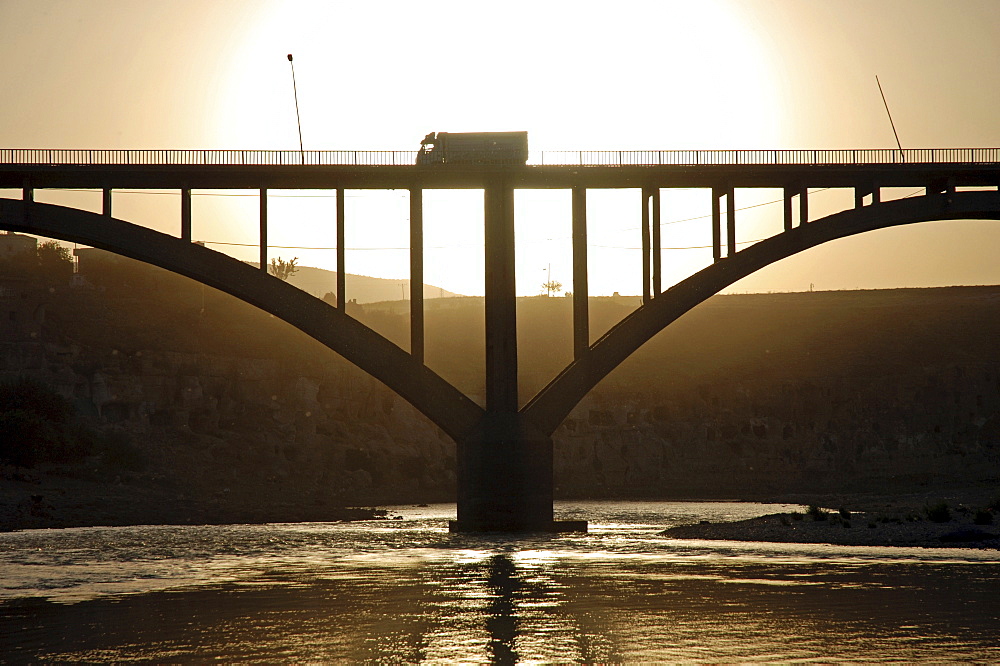 Bridge over the Tigris, Hasankeyf, Eastern Anatolia, Turkey