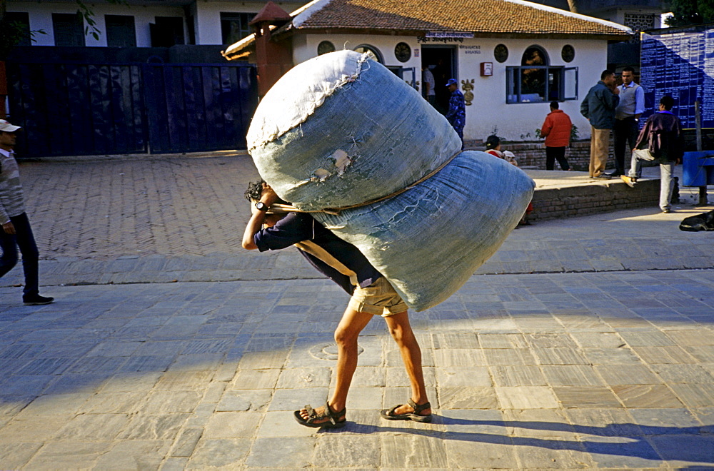 Day labourer, hard labour in Kathmandu, Nepal, Asia