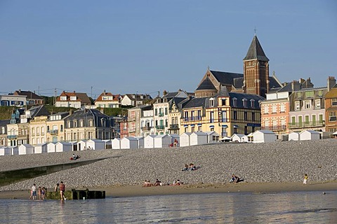 Row of houses at the beach; In the front a bath house , Mer-les-Bains , Picardie , France