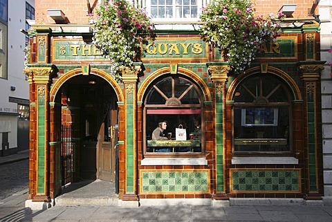 Pub at Temple Bar district , Dublin , Leinster , Ireland , Europe