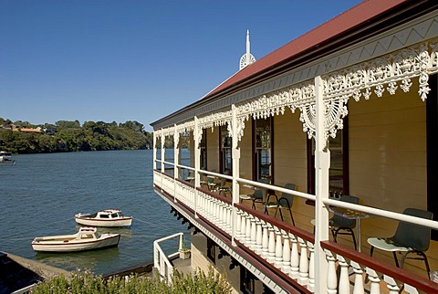 Great Ocean Road, Oscars Bar at the river, Port Fairy, Victoria, Australia