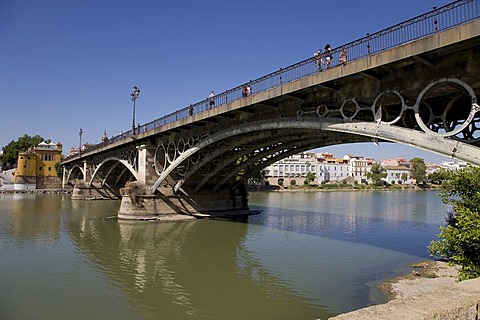 Puente Isabel II, bridge to the Triana quarter, Sevilla, Andalucia, Spain