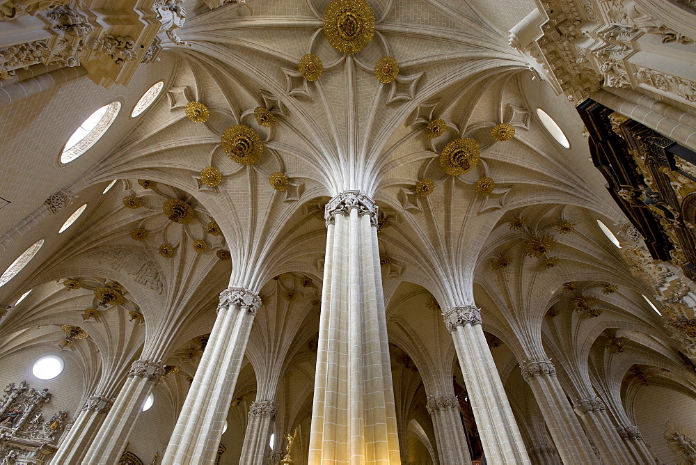 Catedral de San Salvador cathedral, La Seo, columns and ornate vaulted ceiling arches, Zaragoza, Saragossa, Aragon, Spain