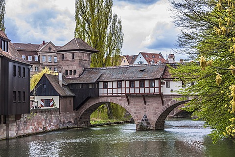 Pegnitz river with the Henkersteg footbridge and the Henkerhaus building, Nuremberg, Middle Franconia, Bavaria, Germany, Europe