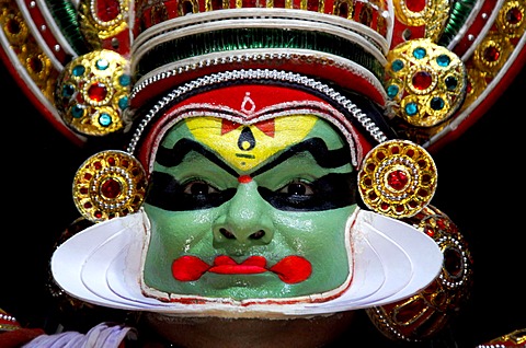 Kathakali, Kathakai dancer, temple dance, Kerala Kathakali Centre, Kochi, Ernakulam, Fort Cochin, Vypan, Ochanathuruthu, India, Asia